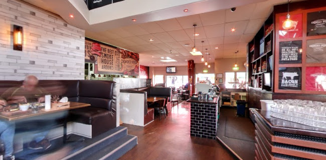 Crowded House Bar & Eatery - Restaurant
