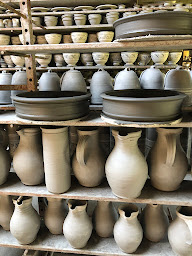 Photo n°7 de Atelier Bottani Dechaud - Poteries -La Borne - Grès usuels à Henrichemont (Fabricant de poteries)