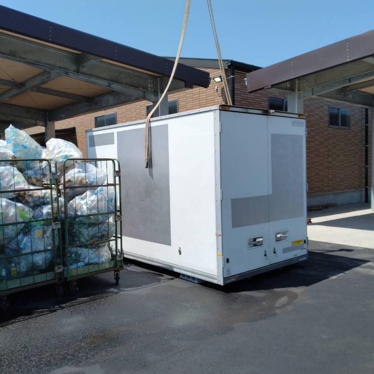 匝瑳市】横扉付き 保冷コンテナ (No.Y-239) 長さ約645cm×幅232cm×高さ