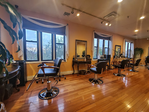 Beau Monde Salon & Spa Logo