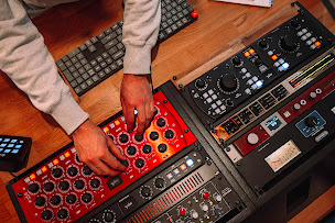 Photo n°10 de Mastered by Edouard à Chaville (Consultant en audiovisuel)