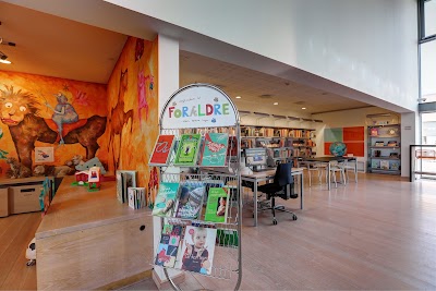 Photos of Hiller&oslash;d Bibliotek