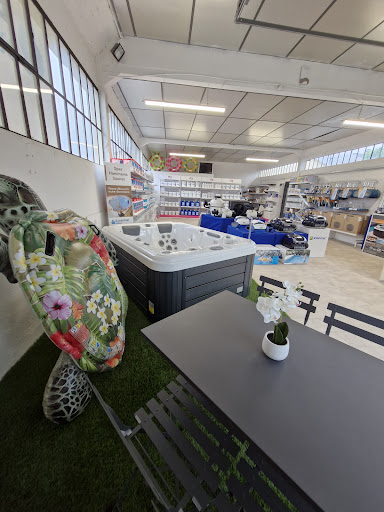 Photo de ESSENTIEL PISCINE ET SPA - ISSOIRE