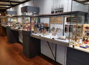 Photo n°2 de Armurerie Coutellerie James à Autun (Magasin de chaussures)