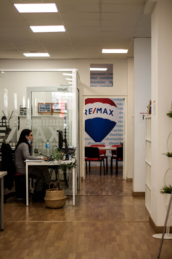 AREA TEAM REMAX Servicios Inmobiliarios