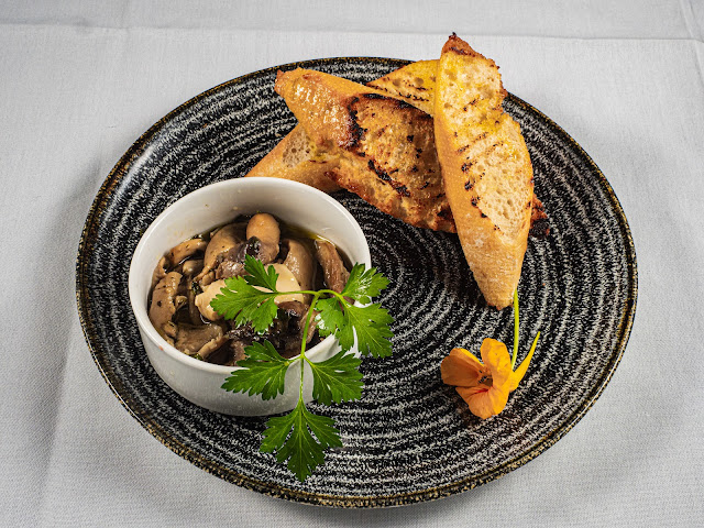 Mavis Kitchen and Cabins by null