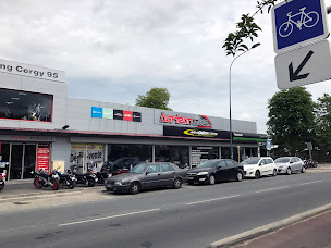 Photo n°2 de Maxxess Cergy à Saint-Ouen-l'Aumône (Magasin de pièces et d'accessoires pour motos)