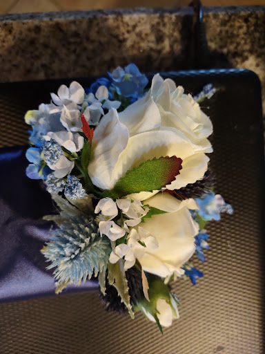 Craft & Corsage Market At Pat's Place - Thumbnail