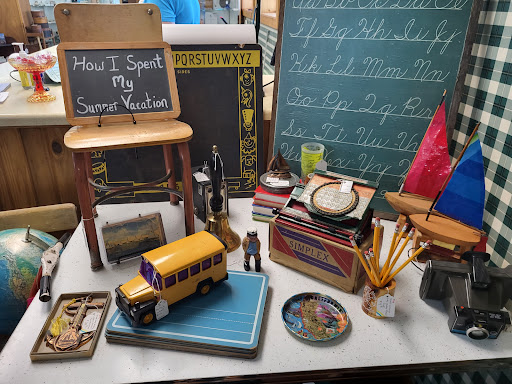 Spirit Lake Antique Mall - Thumbnail