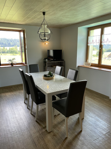 Photo de Gîte de la vie Blanche - piscine à Orchamps-Vennes (25390)