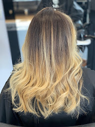 Photo n°17 de AZ Coiffure à Wattrelos (Salon de coiffure)