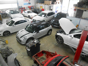 Photo n°23 de Carrosserie SPORTWAGEN - Réseau Axial à Courlaoux (Service de réparation de pare-brise)