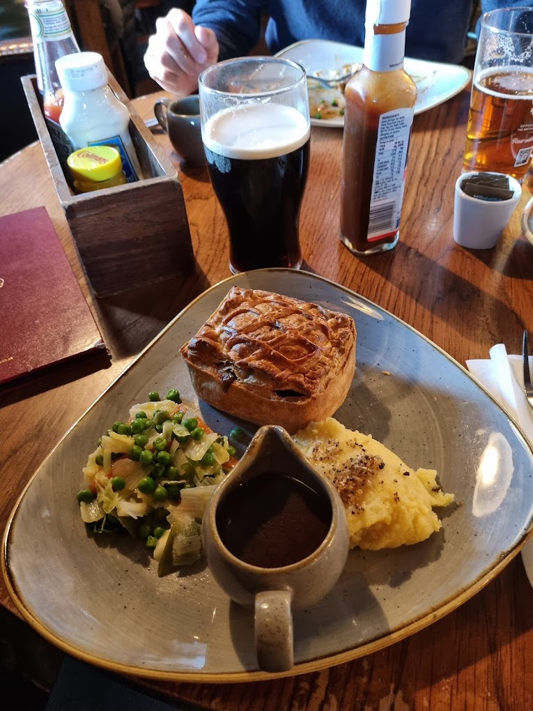 Whether you're looking for a pint of beer or a hearty meal, the pubs in Borough Market offer a unique and authentic London experience. Read our guide for the best pubs around Borough Market
