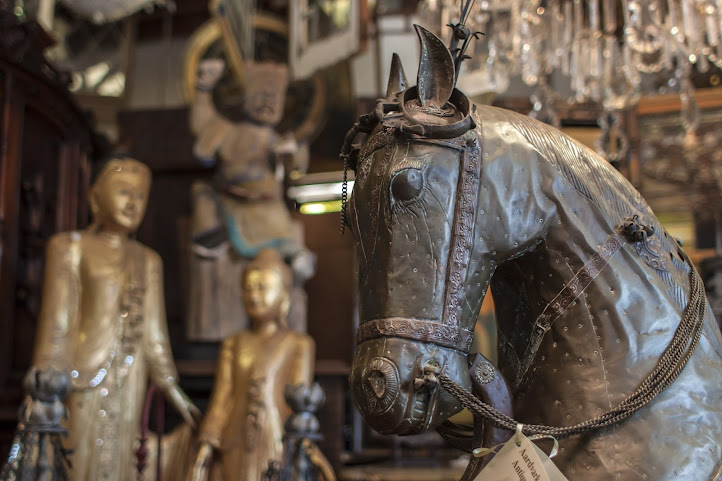 Aardvark Antiques by null