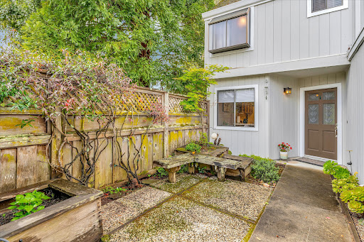 Rob Ross, REALTOR | Berkshire HomeServices Drysdale - Thumbnail