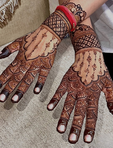 🌙 Karwa Chauth Special Offer – Vizag Mehandi Artist post image