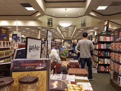 Photos of Barnes & Noble Booksellers Valencia