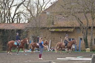 Photo n°1 de Écurie d'au grand galop à Armous-et-Cau (Centre équestre)