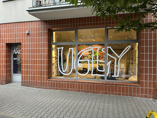 UGLY NAILS