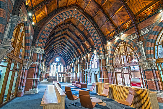 Queen's University Belfast by null