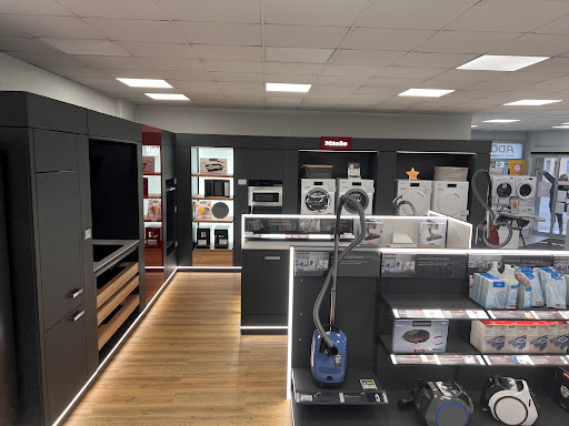 Offre de remboursement jusqu’à 150 €
Semaines de l'innovation avec MIELE et ELECTROMENAGER ADOLFF

Conçues pour durer et imaginées pour simplifier votre quotidien, les innovations Miele rendent chaque instant plus ingénieux. À l’occasion des Semaines de l’Innovation, bénéficiez jusqu’au 1er novembre 2026 d’une offre de remboursement allant jusqu’à 150 € sur le soin du linge, 125 € sur les lave-vaisselle et 75 € sur les aspirateurs.

Découvrez les modèles éligibles dans votre magasin ELECTROMENAGER ADOLFF à Saverne
#semainesdelinnovation #miele #electromenageradolff #saverne