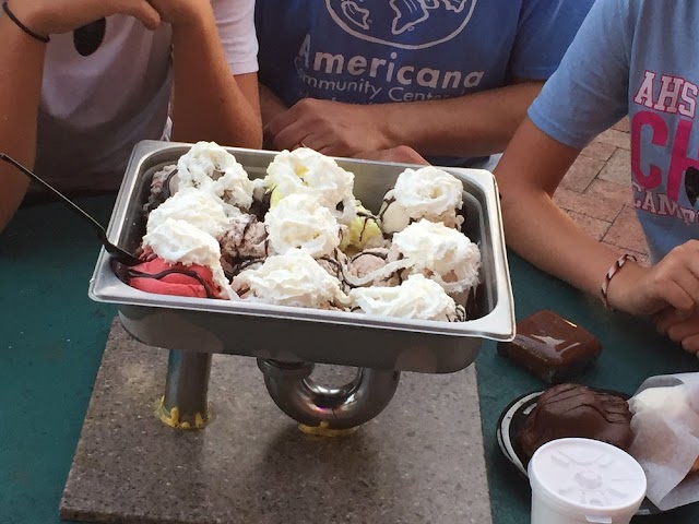 Homemade Ice Cream & Pie Kitchen