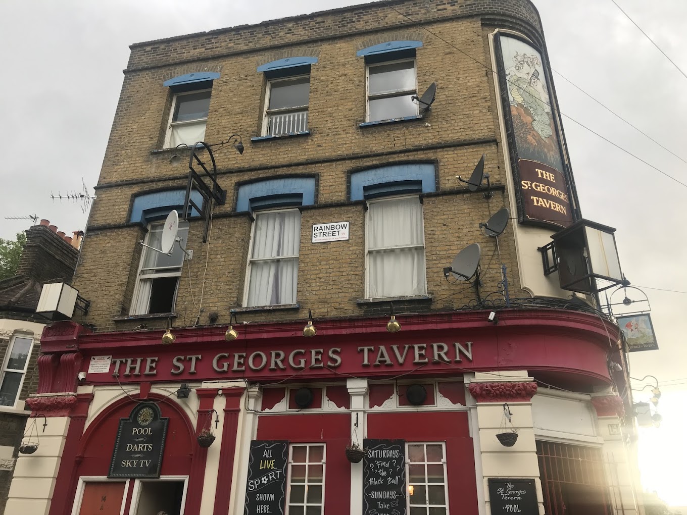 Looking for the best pubs in Camberwell? Look no further than our guide to the top watering holes in the area. From traditional local haunts to trendy gastropubs, we've got you covered. #camberwll #londonpubs Things To Do In London | Things To Do In Camberwell | Best Pubs In Camberwell | Best Pubs In London | Best Pub Food | Sunday Roast | Places To Eat In London #londonnightlife | Things To Do At Night