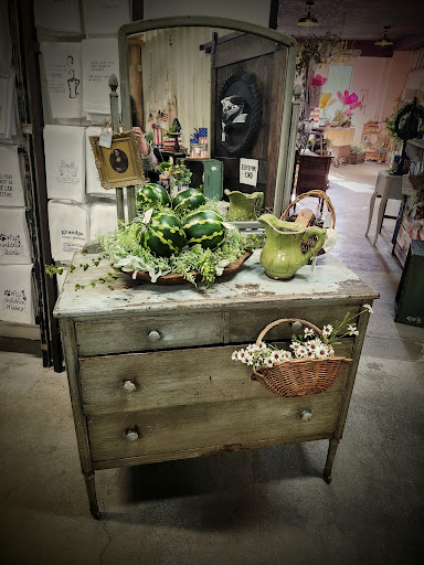 Uniquely Made Decor - Visual