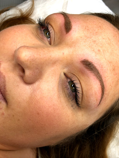 Bee's Beauty Lounge - Thumbnail