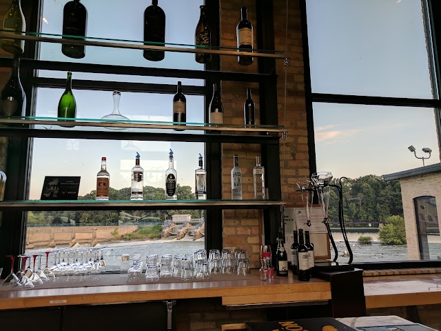 Fratellos Riverfront Restaurant