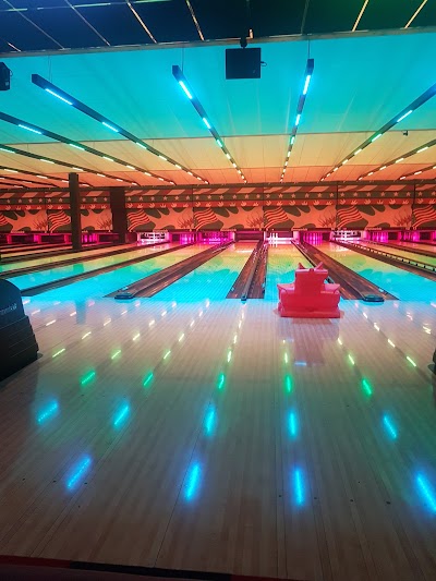 Photos of Strike (The Bowling)