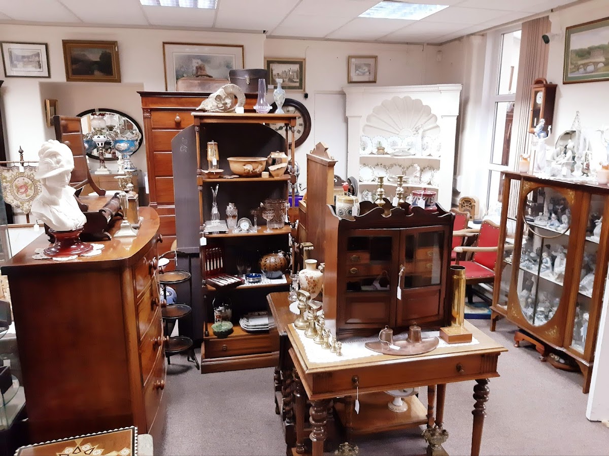 V&A Antiques