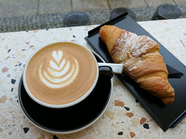 Five Elephant Coffee & Cake Shop - Berlin Mitte
