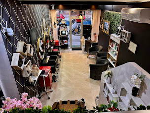 Photo n°2 de The Popul’hair/Maison.R - Salon de Coiffure femme/homme -Marseille 13004 à Marseille (Esthéticien)