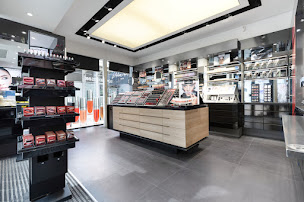 Photo n°17 de MAC Cosmetics à Paris (Maquilleur.euse)