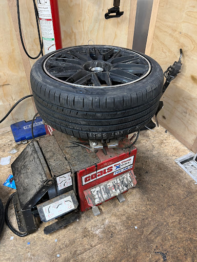 5219 Tire & Auto - Thumbnail