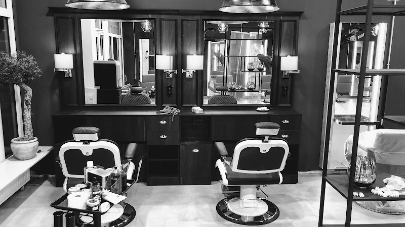 MENS CLASSIC SALON photo