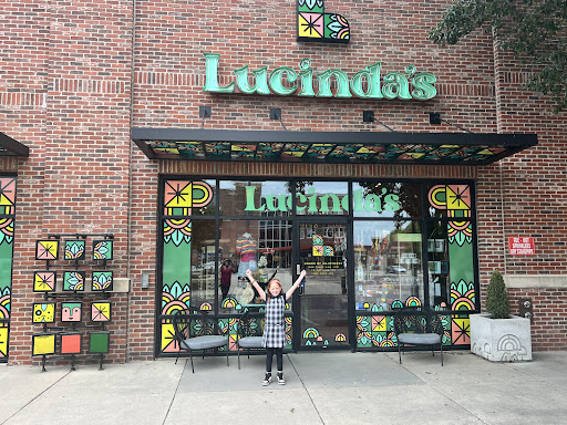 Lucinda's - Visual