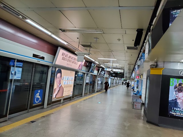 Myeong-dong station