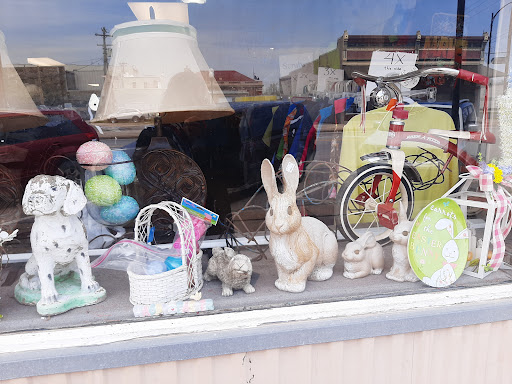 3 Generations Consignment Shop - Visual
