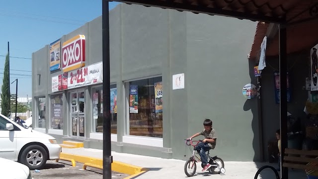 Oxxo Pirámides