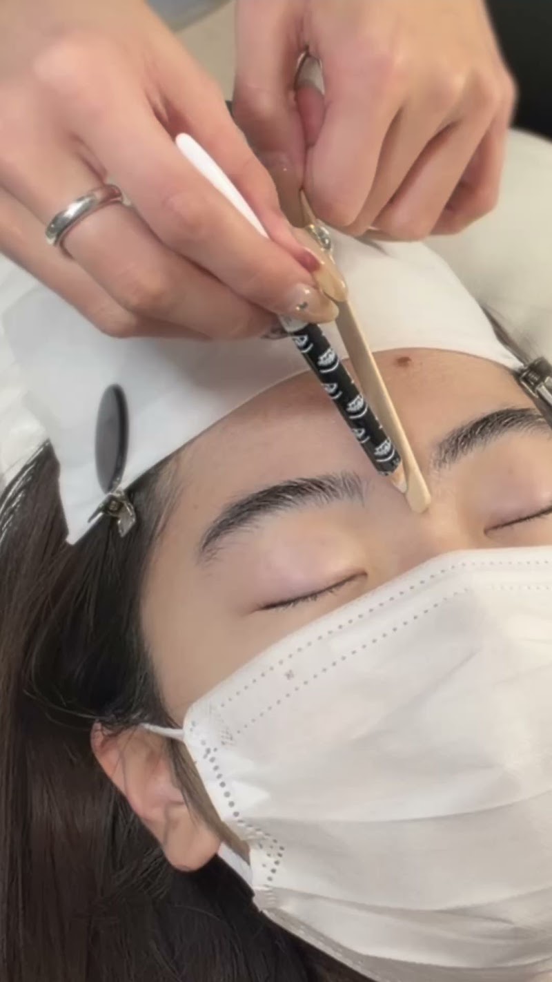 みんなの眉毛専門店ゴリラアイブロウ大通店