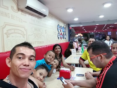 Photos of Centro Comercial Ca&ntilde;aduzales