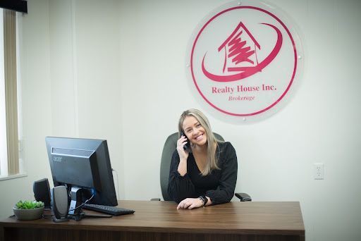 Kasidy Dewulf Real Estate Agent - Thumbnail