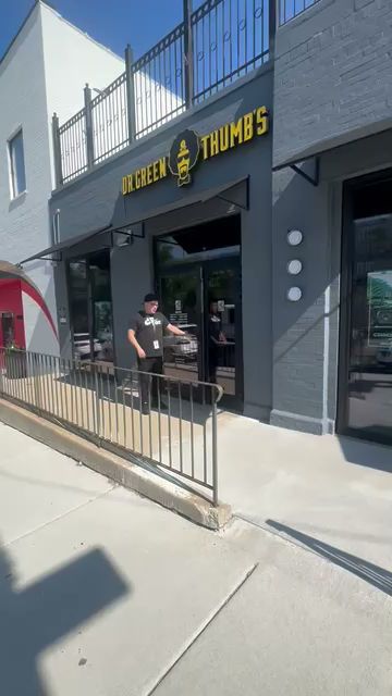 Dr. Greenthumb's Cannabis Dispensary - Bucktown/Sheffield Chicago photo 2