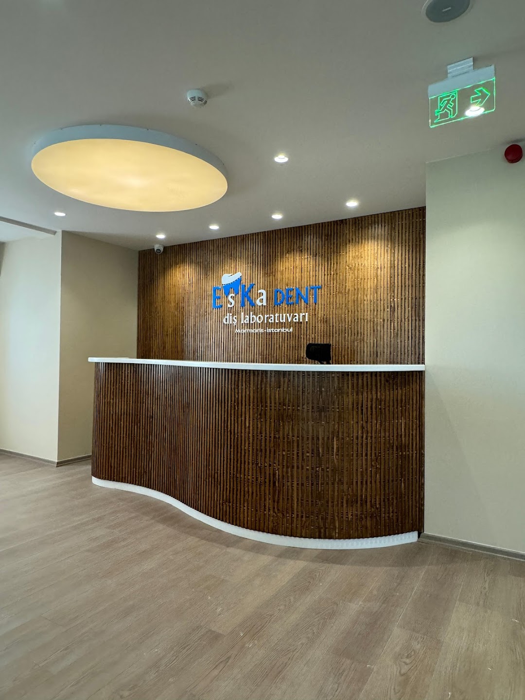 ESKADENT DİŞ LABORATUVARI MARMARİS