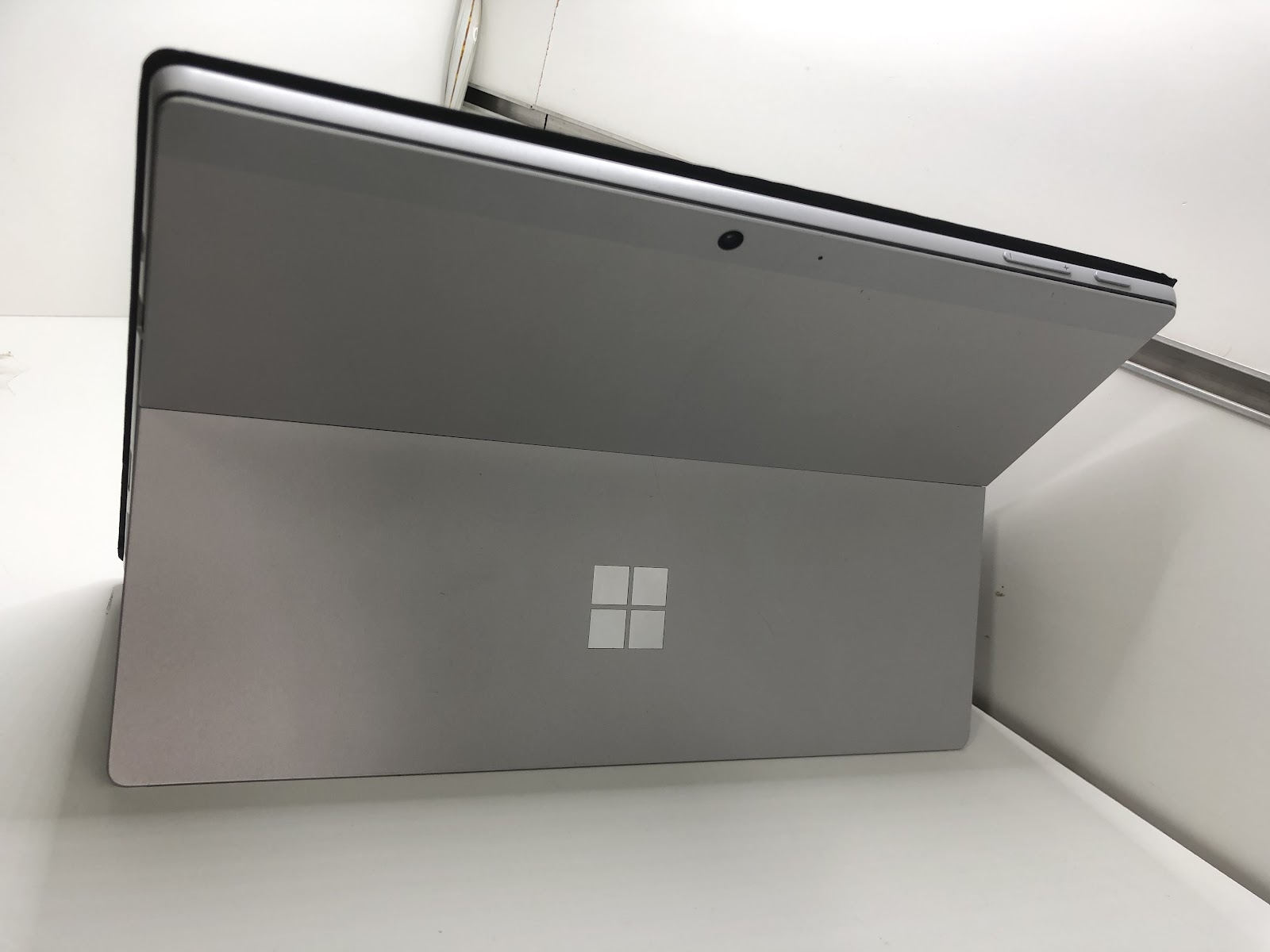 Ghandour store لتجارة اجهزه الحاسب الالي المستعمل - صورة 3