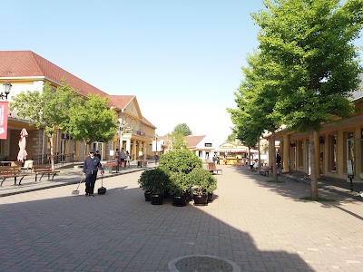Photos of Beijing Scitech Premium Outlet Mall