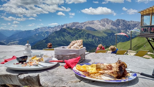 Rifugio Friedrich August Hütte