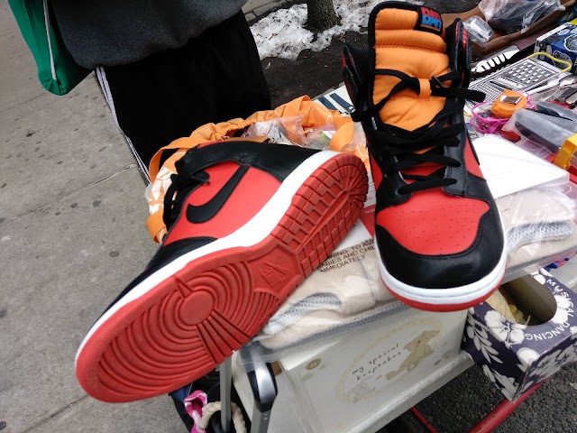 Sneaker Pawn